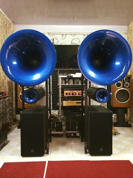 Avantgarde aucostic GmbH DUO horn speakers