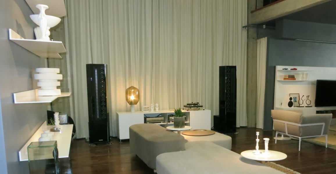 G2Jr at Elite Showroom.jpg G2Jr at Elite Showroom.jpg