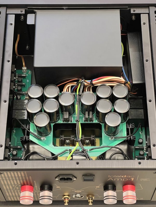 totaldac-amp-1-sublime-inside.jpg