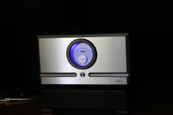Pass.Labs.X350.8.Parmenter.Sound.studio.1.jpg