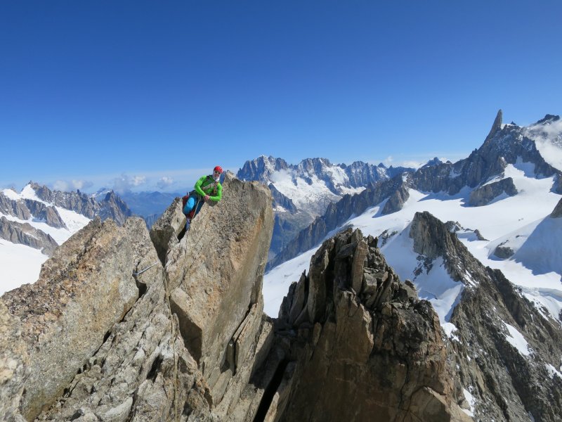 2025-07-12_Aiguille_Entreves_Julie_Tom_73.JPG 2025-07-12_Aiguille_Entreves_Julie_Tom_73.JPG