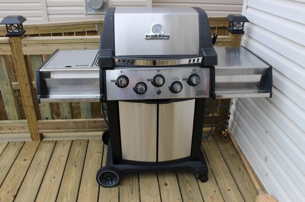 Broil King Signet 90.JPG