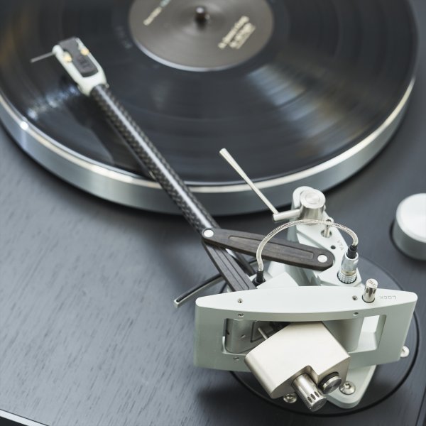 Thiele-TA-01-WP-03.jpg Thiele-TA-01-WP-03.jpg