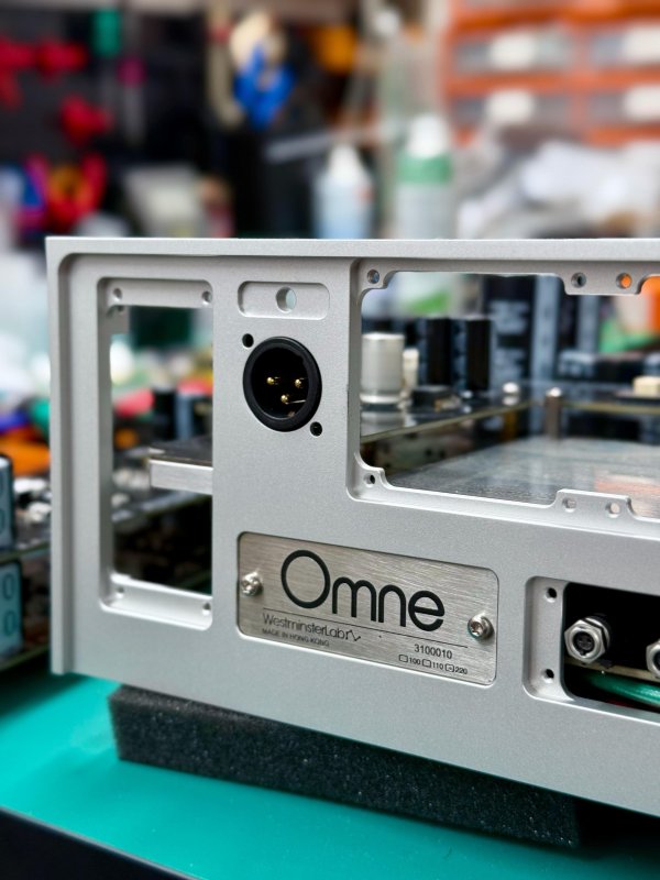 Omne-backplate.jpg