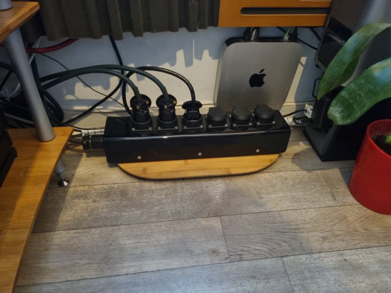 20251206_000754.jpg 20251206_000754.jpg