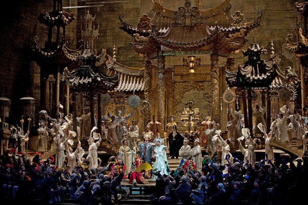 Turandot stage.jpg Turandot stage.jpg