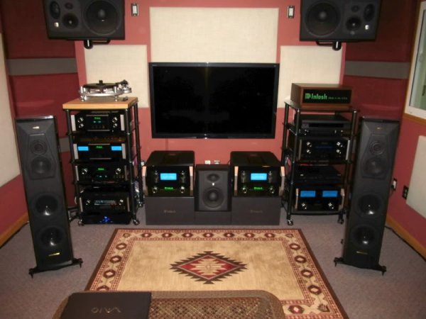 MC2301ampsinstudio1sml.jpg MC2301ampsinstudio1sml.jpg