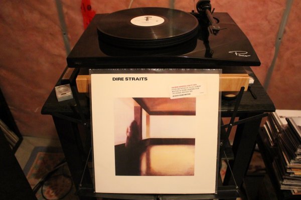 Dire Straits - Dire Straits BG 2009 reissue.jpg