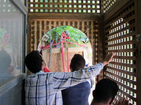 A tight squeeze.jpg A tight squeeze.jpg