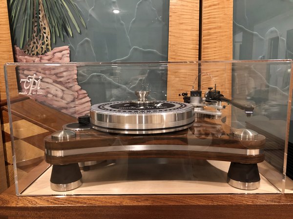 Turntable 001.jpg Turntable 001.jpg