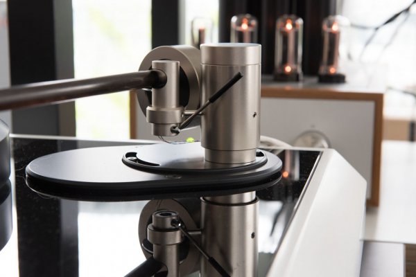 vta-on-the-fly-unipivot-tonearm.jpg vta-on-the-fly-unipivot-tonearm.jpg