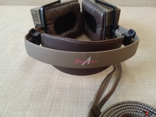 1576023-stax-srmt1w-amplifier-with-stax-lambda-nova-signature-earspeakers-headphones.jpg 1576023-stax-srmt1w-amplifier-with-stax-lambda-nova-signature-earspeakers-headphones.jpg