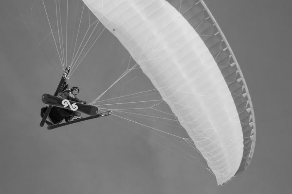paragliding-1133451__480.jpg