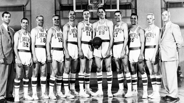 minneapolis-lakers-team-photo-1950s.jpg
