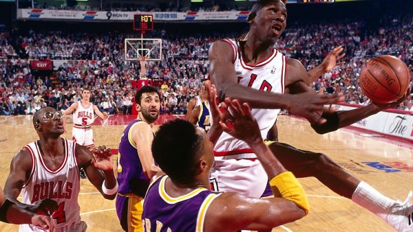 michael-jordan-layup-1991-finals-lakers.jpg