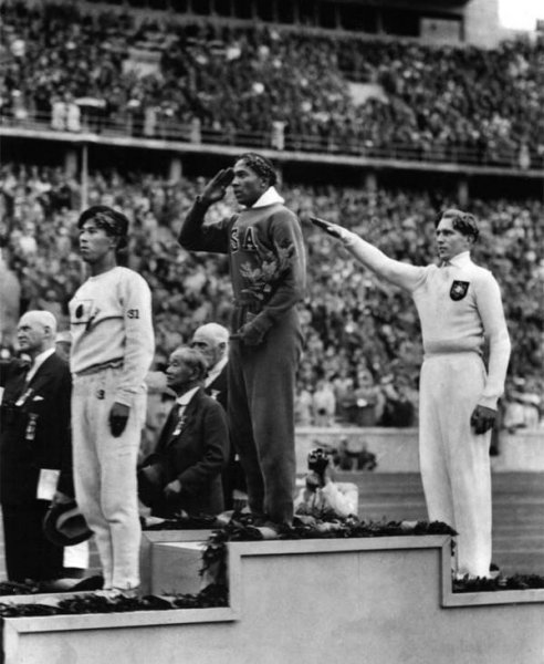 sports-photos-jesse-owens-berlin.jpg