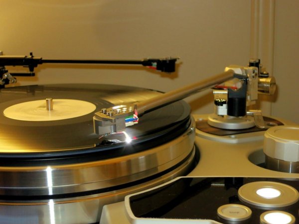 Vertere Reference Tonearm.jpg