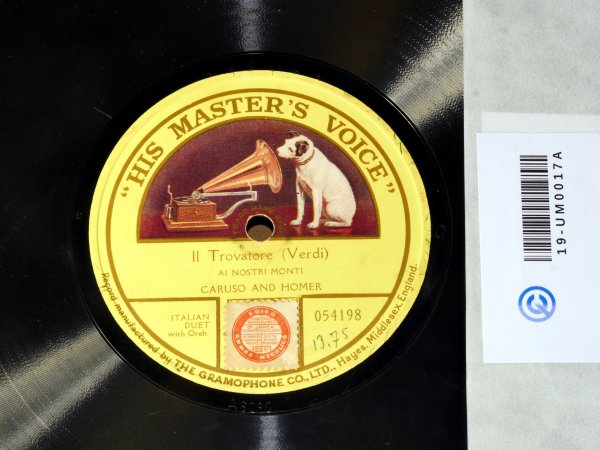 19-UM0017A His Master's Voice 054198.jpg