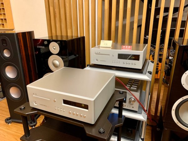 Luxman D-10X vs D-08U.jpg
