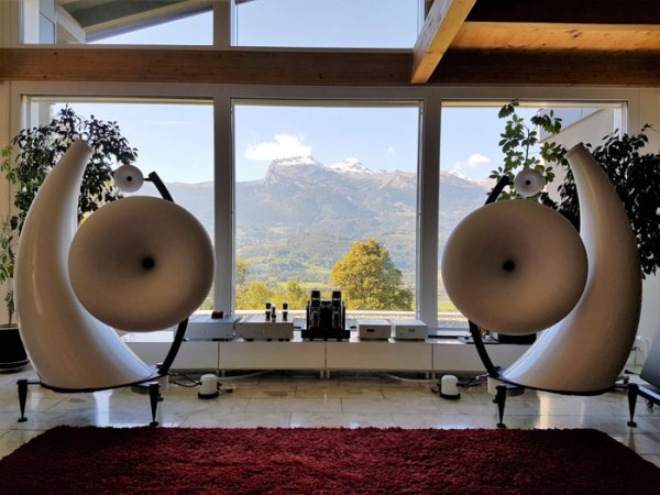 horns-universum.jpg horns-universum.jpg