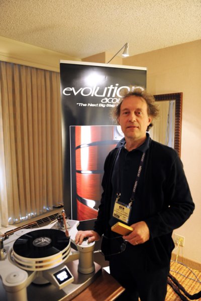 036_Joel_Durand_with_tonearms.jpg