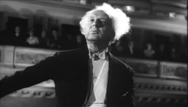 Leopold-Stokowski-at-Carnegie-Hall-1947.jpg