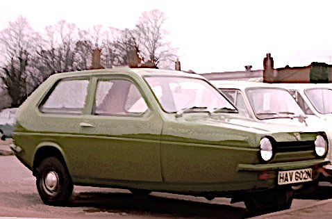 Reliant_Robin_ca_1974_green_in_Ely.jpg