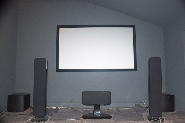 The screen and speakers.jpg