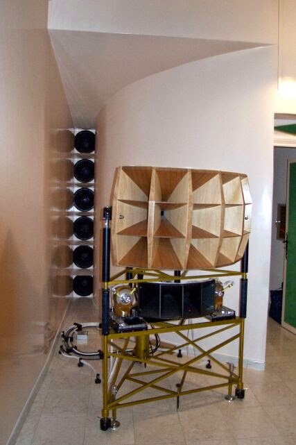 pavillon + grave.jpg