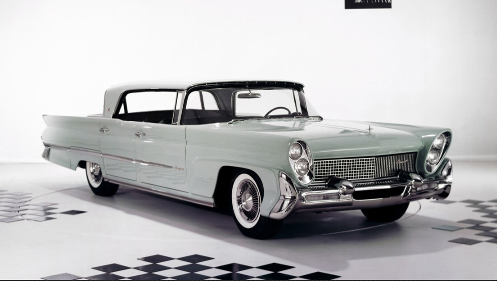 1958 Lincoln Continental.png