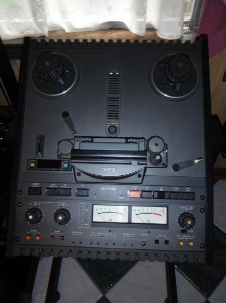 550 Hover & Otari 003.jpg