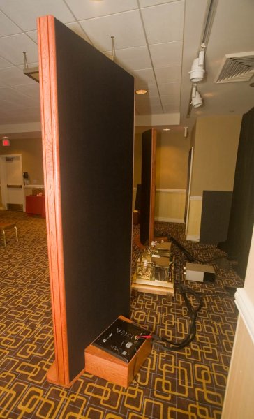 IMG_0973-soundlab-speakers-with-wavac-amp-small.jpg