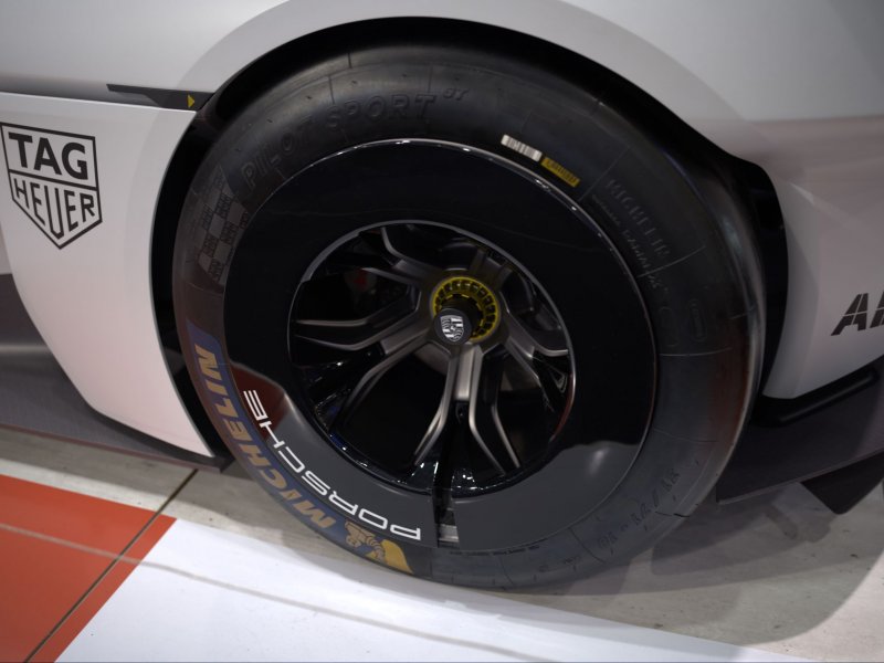 Porsche  wheel .jpg