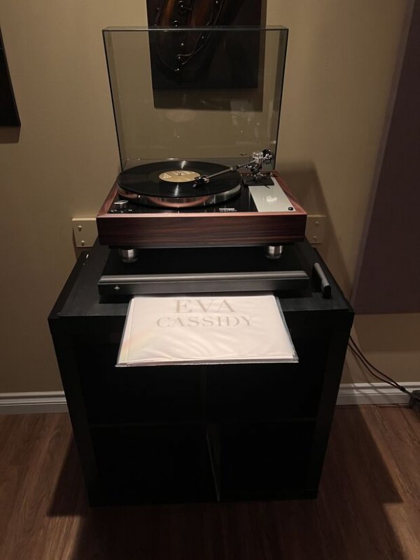 thorens-turntable-height-adjustable-feet0anti-vibration.jpg