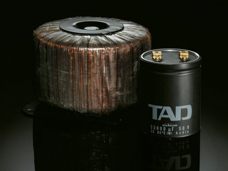TAD-M2500-transformer-capacitor_1280px.jpg